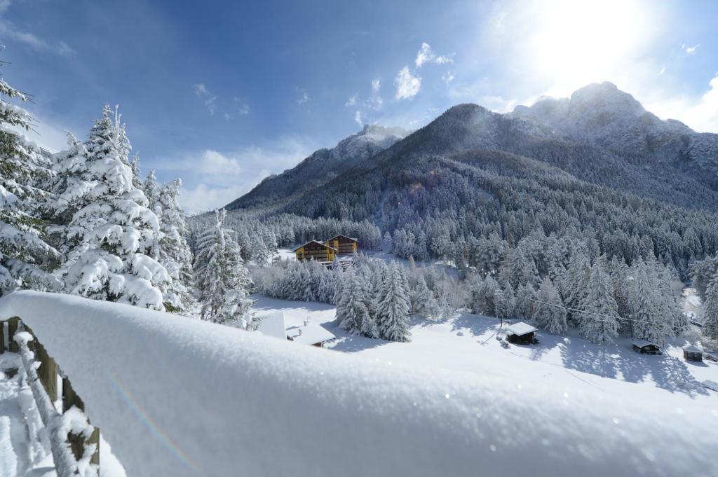 Hotel Shandranj Тезеро Экстерьер фото